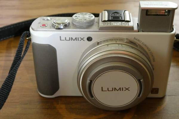 Panasonic Lumix DMC-LX7 White - photo/video - by owner