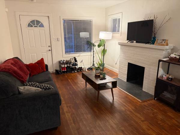 $1,275 Spacious Room in Emeryville on Berkeley boarder (berkeley)63682832382339120