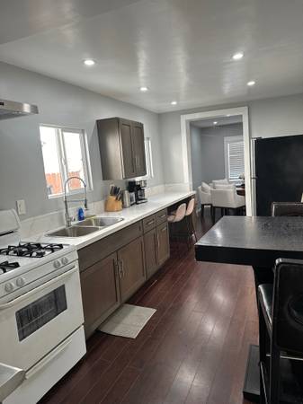 $4,500 / 3br - 2100ft2 - 📍 Spacious 3 Bed / 3 Bath – Newly Remodeled – Inglewood (W Century Bl (Inglewood)63700939470849121