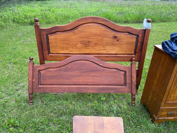 Queen size bed frame 1