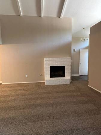 $1,900 / 2br - 1068ft2 - NEEDING AN IMMEDIATE MOVE IN? 2 BED 2 BATH DUPLEX AVAILABLE NOW $1900 (MODESTO)63970305727619122