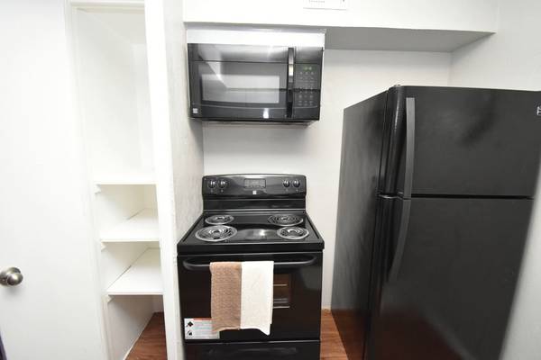$1,060 / 1 hab - 728 pies² - Aire acondicionado, apartamentos modernizados, salón social (1109 N Carrier Pkwy, Grand Prairie, TX)63846411494273123