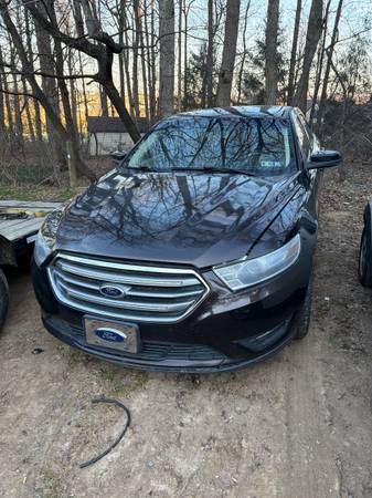 2013 Ford Taurus part out 1