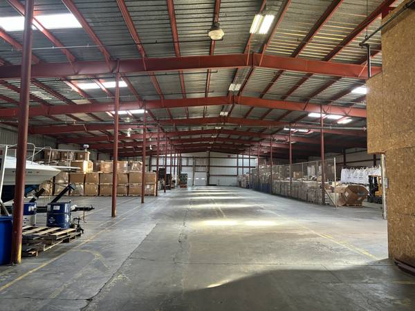 $9,163 / 28178ft2 - WAREHOUSE Transfer Station  available, with an annual lease required. (Hortonville)63845968896515121