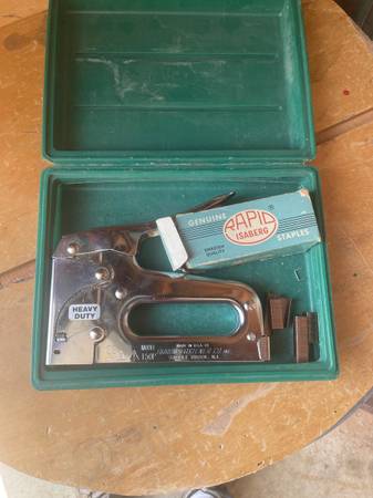 ARROW STAPLER 1