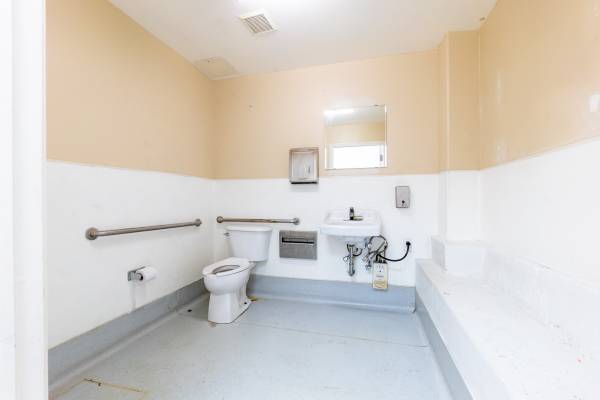 $2,500 / 950ft2 - Central RETAIL/OFFICE ACROSS from BART (oakland east)63847022903425123