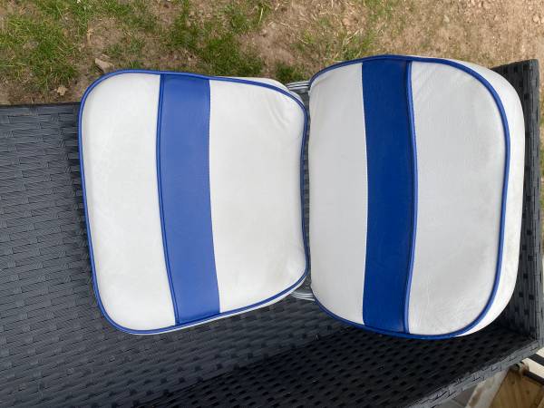 Like new low back boat seat 1
