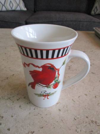 CERAMIC CHRISTMAS MUG WITH CARDINAL 1