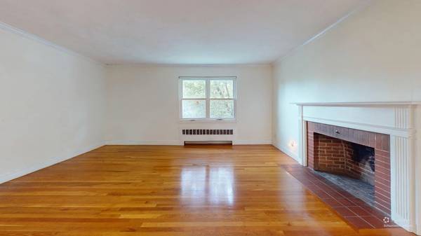 $2,695 / 3br - Newtonville 3 Bed/1 Bath Apartment | Withington Rd63996548921859121