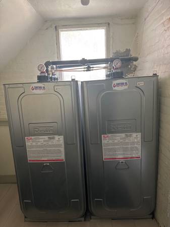 Two 165-Gallon Double Wall Roth Oil Tanks 1