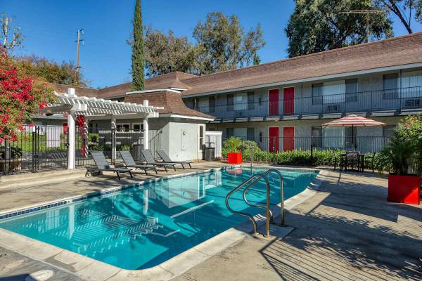 Resident Referral Program, Swimming Pools, On-Site Laundry Facilities 1