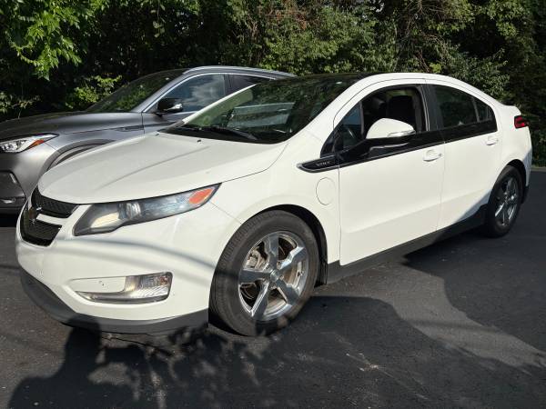 Hella Clean 2012 Chevy Volt 250MPG Leather, Bose, 1