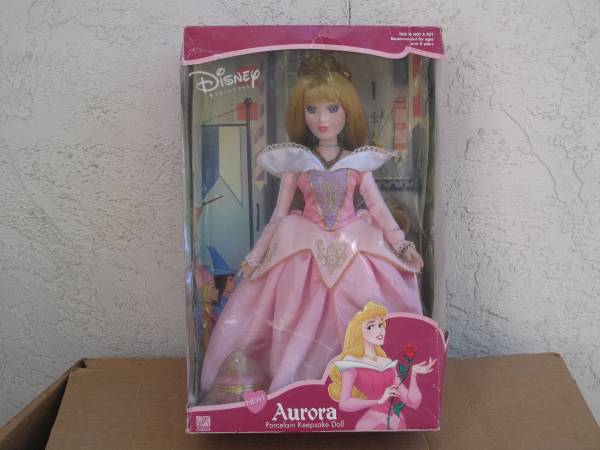 Disney Princess Aurora Sleeping Beauty 16" Porcelain Doll 2002 Vintage 1