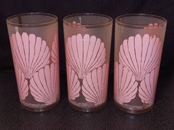 3 VINTAGE  PLASTIC SEASHELL GLASSES 1