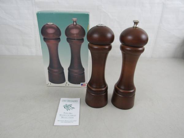 Chef Specialties 8" Windsor Pepper Mill & Salt Shaker Set - Walnut-New 1
