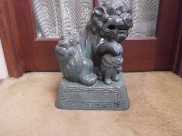 FOO DOG CERAMIC STATUE 1