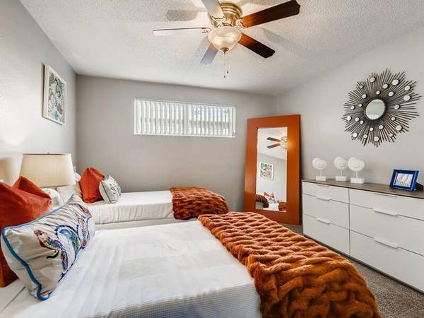 $1,200 / 2br - 810ft2 - Public Parks Nearby, Spacious Walk In Closets in selected apartments (Tempe/Near ASU Campus)64025000202755124