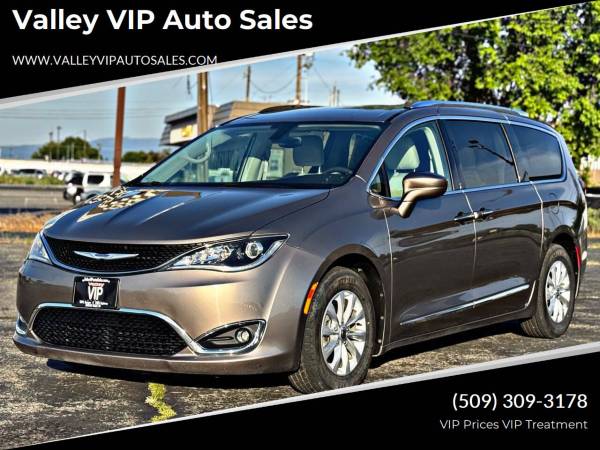 2018 Chrysler Pacifica  Touring L Plus 4dr Mini Van Minivan 1