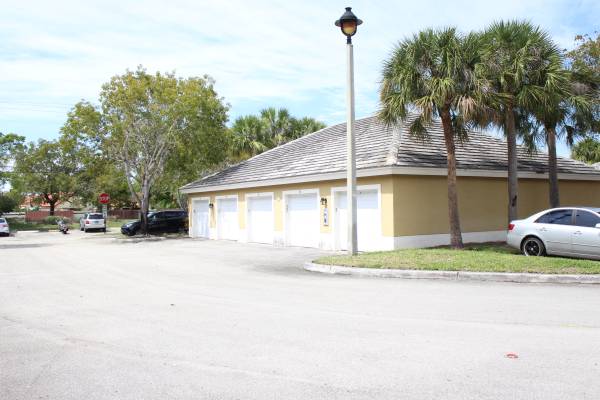 $2,150 / 2br - $2150 CONVENIENT 2B/2B IN DEVONAIRE (PEMBROKE PINES)64002014095875120