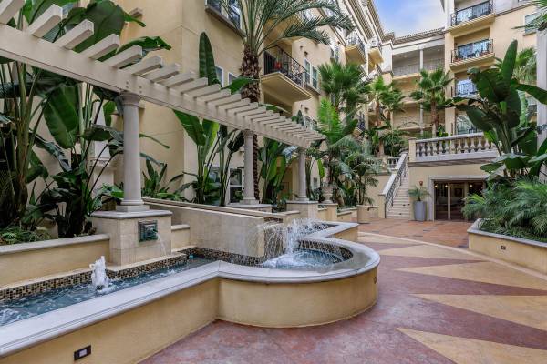 $3,109 / 2br - 964ft2 - 2B/2B, tocadores de vestidor, techos de 9 pies con molduras coronadas (1026 S Broadway, Los Ángeles, CA)63829376358401124