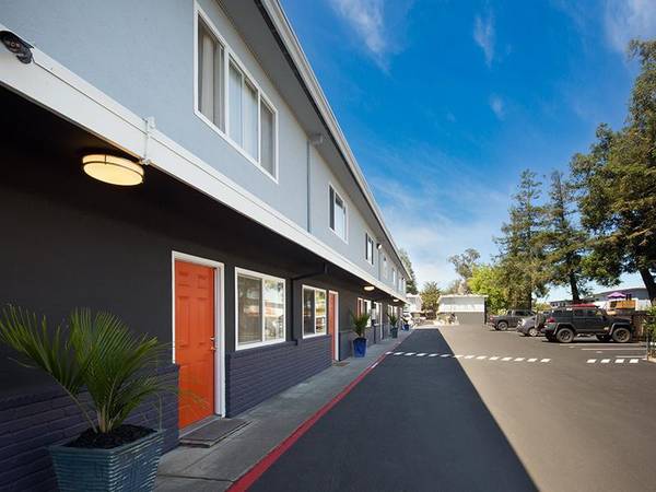 $2,448 / 2br - Charming 2 Bedroom located in Hayward (hayward / castro valley)63657997823363124