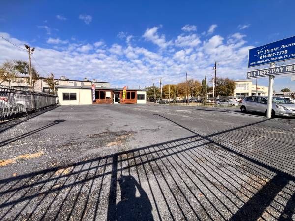 For Lease - Retail/Flex Office w/ Ample Parking (Auto Dealership) 1