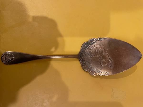 Beautiful silver triple plated cake server 1
