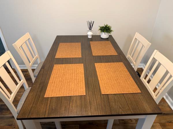 A kitchen table 1