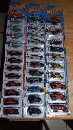 34 hotwheels Treasure hunts 1