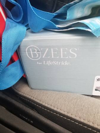 B ZEES womans shoes - new 1
