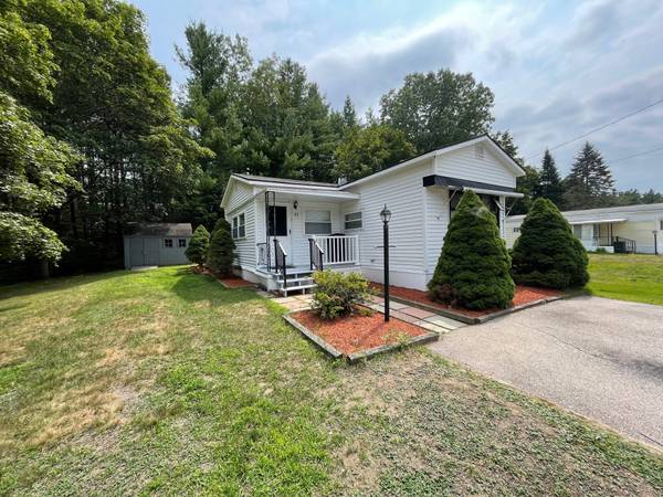 $165,000 / 2br - 720ft2 - River Pines new listing! two bedrooms 1 bath $165,000 (NASHUA)63656212656899121
