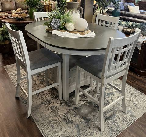 Hightop Dining Table With Leaf, and 4 Chairs. 1