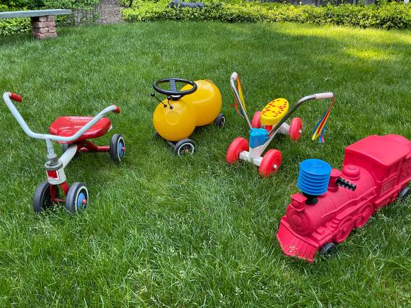 CHILDREN’S RIDING TOYS 1