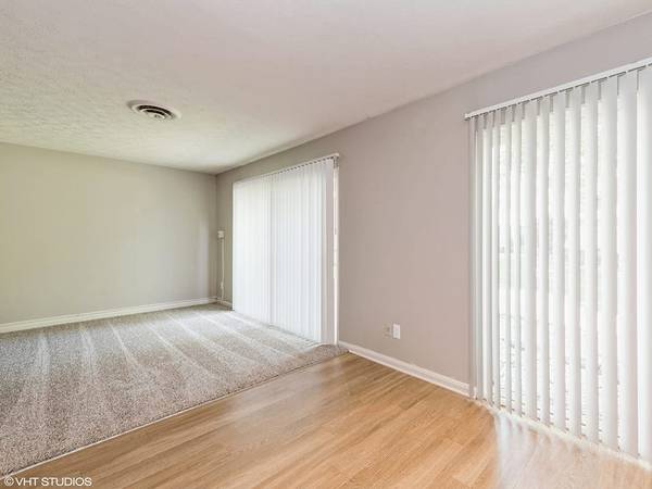 Walk-In Closets, Laundry Facilities, Community Room 1