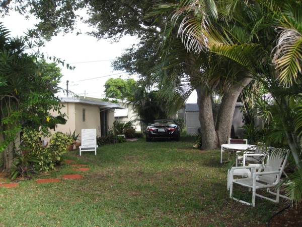 $1195.00 / 300ft2 - STUDIO-MOVIN READY63769617759875123
