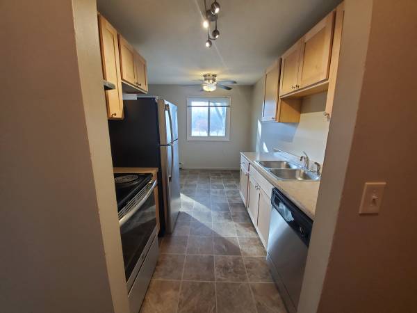 $1,597 / 2br - 900ft2 - Ridgewood 2 bedrooms 1 bathroom Apartment (Mounds View)64048421351041121