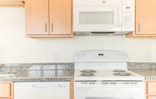 $1,422 / 2br - 916ft2 - Look no further! We have it all - and more! 2 Bed, 1.5 Bath, 916 SqFt (Newnan)63964400950147121