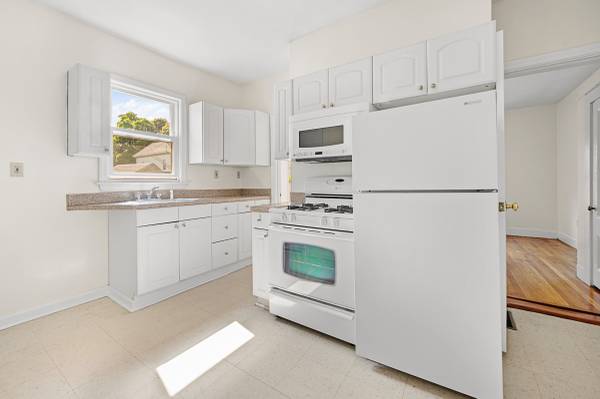 $2,195 / 2br - 900ft2 - 2 BD, 1.ª pl. apt, entrada privada, actualizado, cerca del centro (Wakefield)63690755385857121