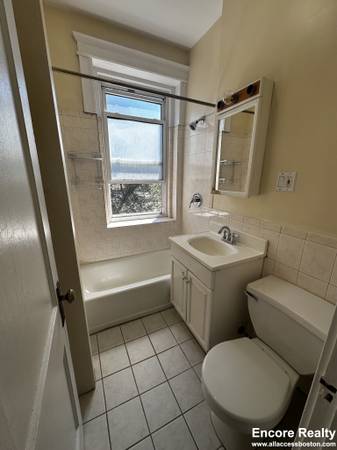 $1,850 AVAILABLE NOW! Sweet Studio in a Great Brighton Location! (Brighton)63817562480385123