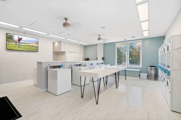 $2,047 / 3br - 1306ft2 - 🌄 1, 2 & 3 BR Apts + Townhomes in South Asheville! (Asheville)64029210527233122