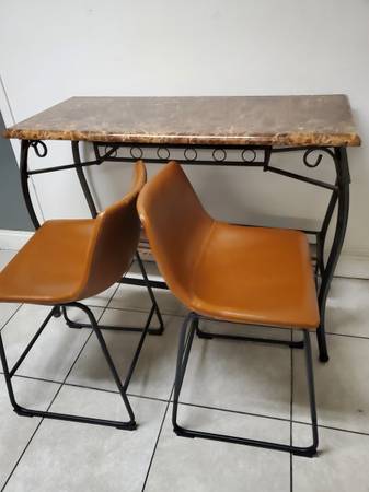 Table/ Stand 1