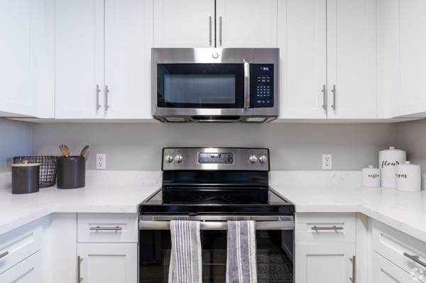$3,346 / 2br - Custom Wood Cabinetry, Large Windows, 2B/1B (berkeley)63667958561411123