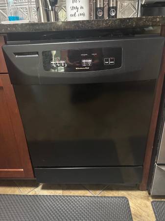 Used workable kitchen aide dishwasher 1