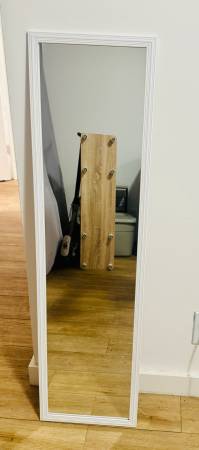 Full-Length Mirror – Great Condition 1
