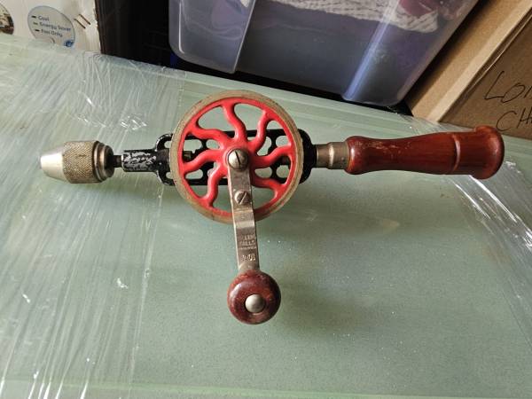 Antique Vintage Millers Falls hand drill 1
