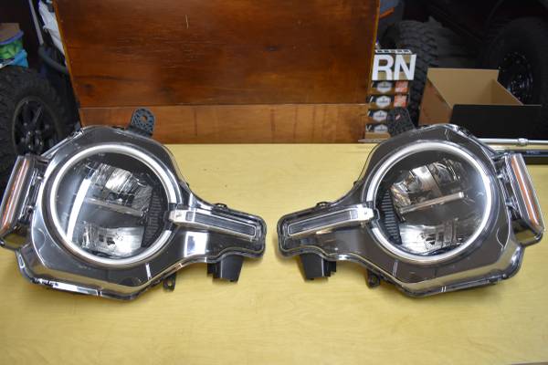 2025 FORD BRONCO HEADLIGHTS 1