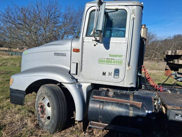 $6,200 OBO 1998 international truck tractor 1
