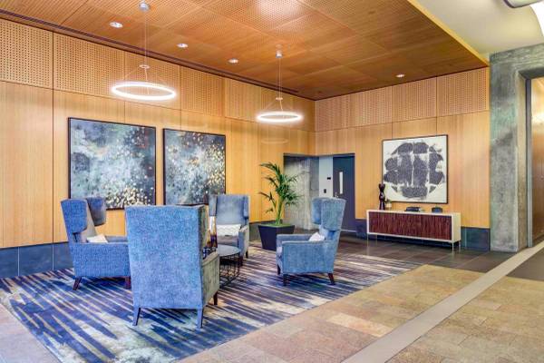 $2,097 / 1br - Energy Efficient Appliances, 10 Foot Ceilings, Concierge (Denny's Triangle)64031310595585121