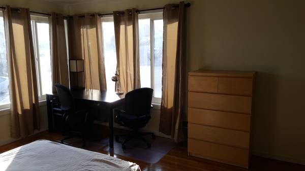$1,125 / 1br - 230ft2 - Large Room Available (bayview)63813663062147120