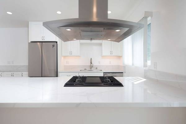 $2,295 / 1br - 574ft2 - ¡Disfrute de su nuevo y remodelado apartamento de 574 pies cuadrados, 1 habitación / 1 baño! (San Diego)63657108498945124